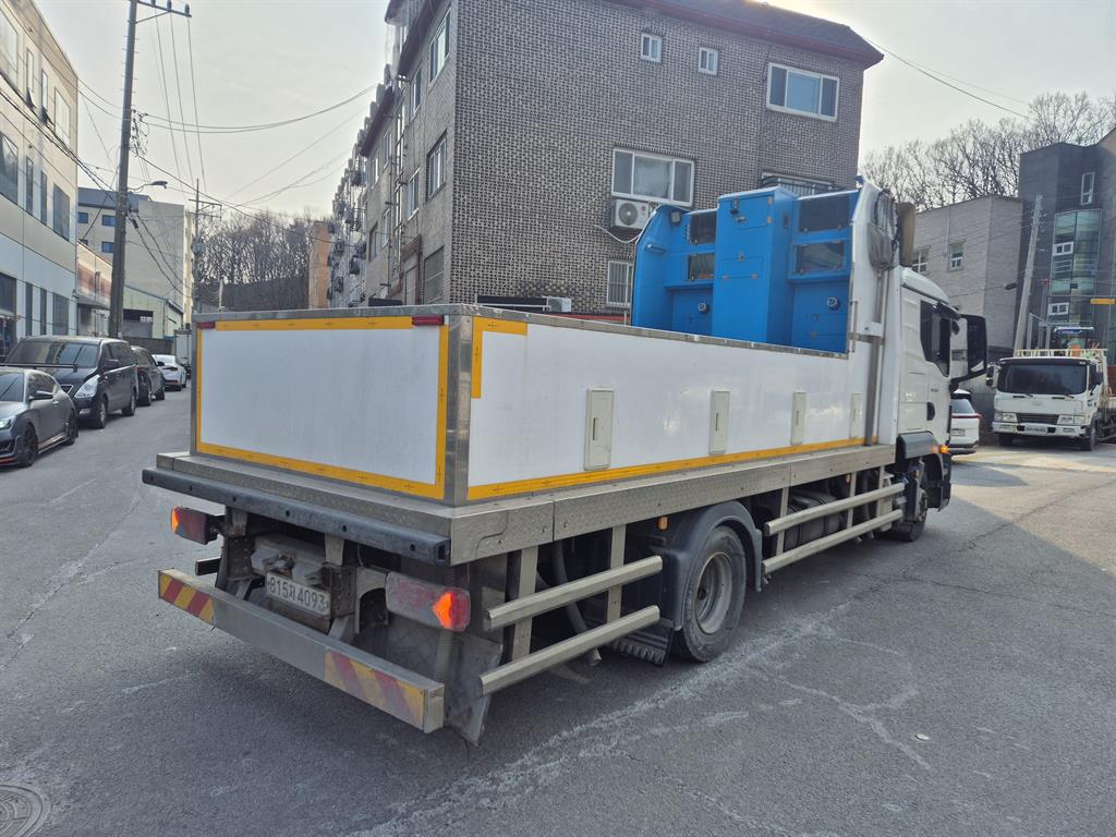 medium and large cargo Live Fish Car - Vista 5