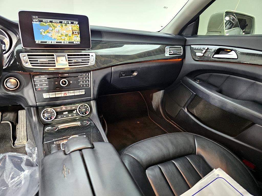 Mercedes Benz CLS Class - Vista 10