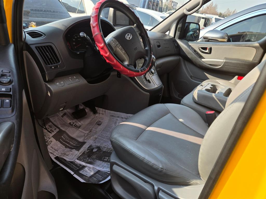 HYUNDAI Starex - Vista 5