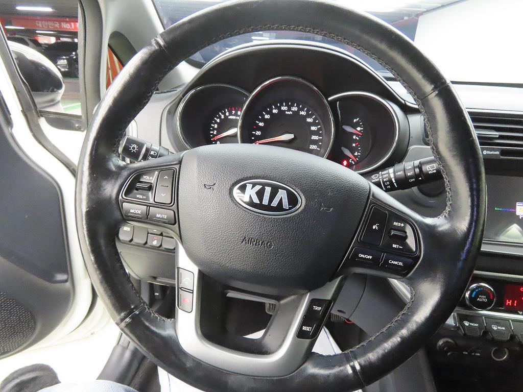 KIA Pride - Vista 8