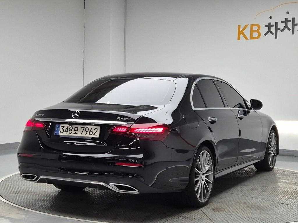 Mercedes Benz E class - Vista 3