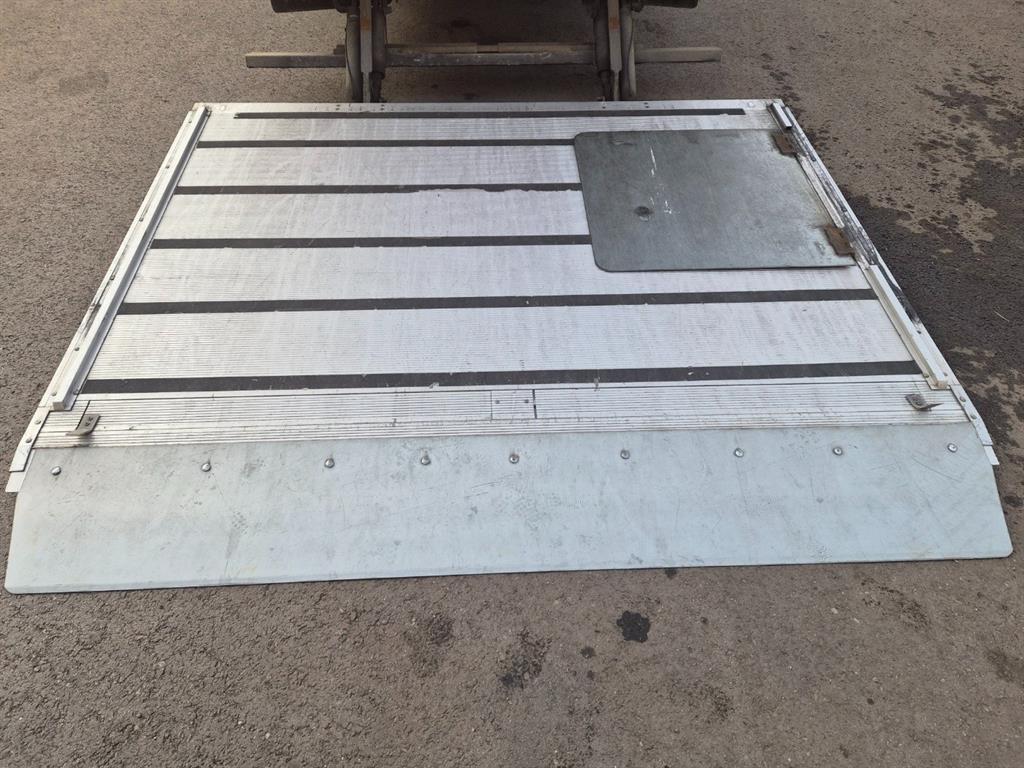 medium and large cargo truck - Vista 5