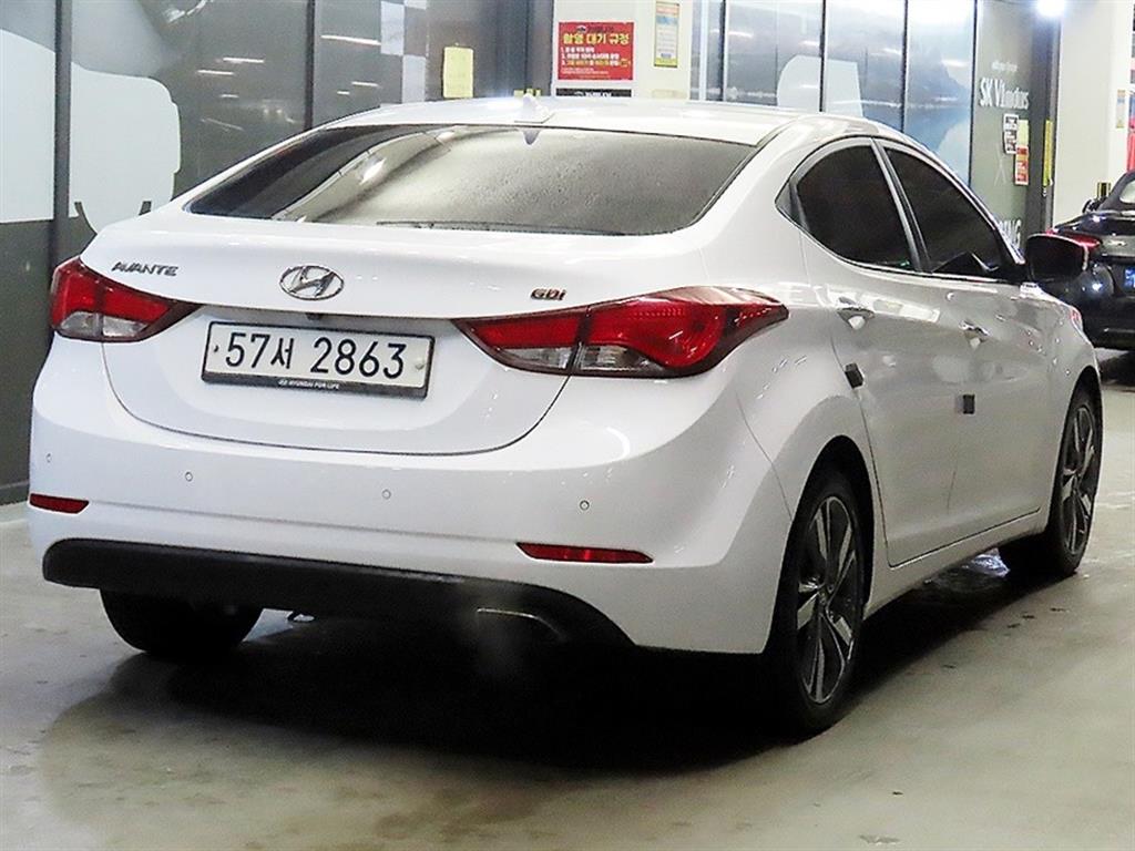 HYUNDAI Avante - Vista 4