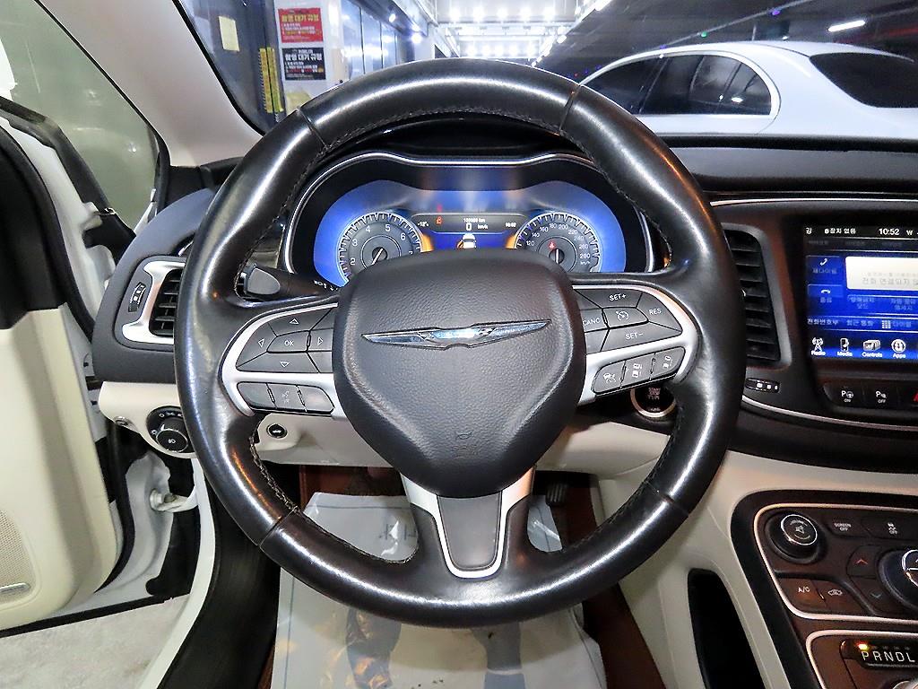 Chrysler 200 - Vista 8