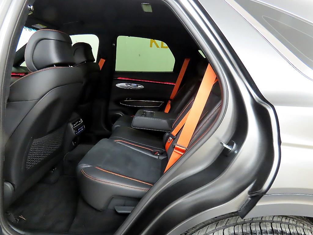 Genesis GV70 - Vista 6