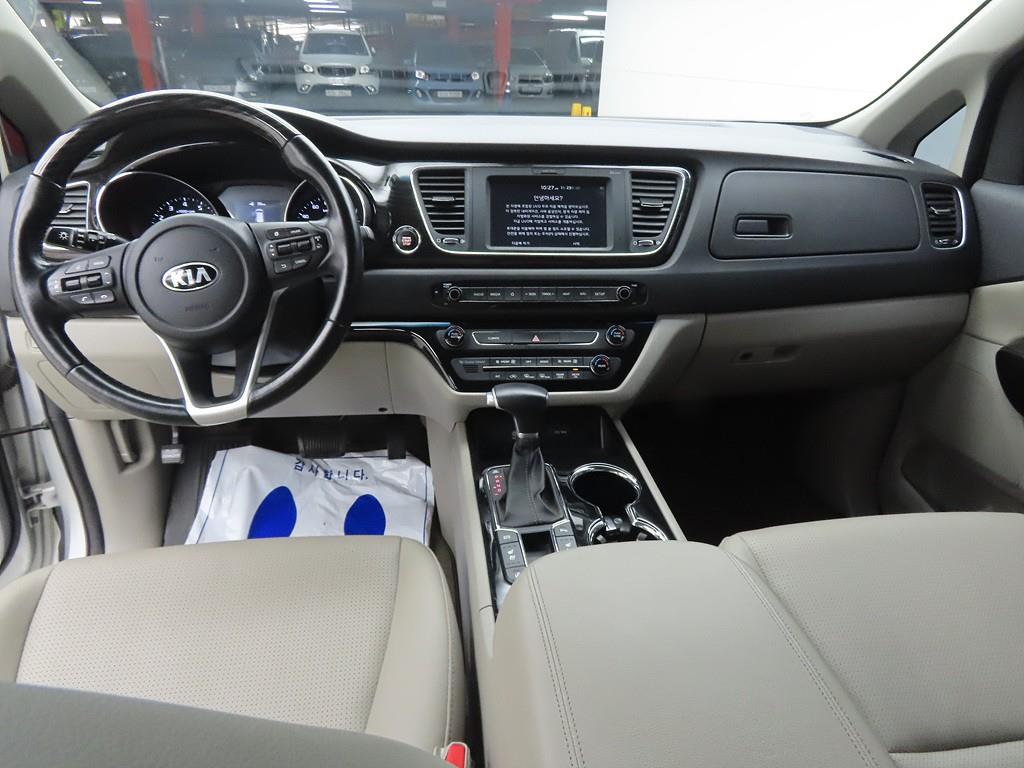KIA Carnival - Vista 7