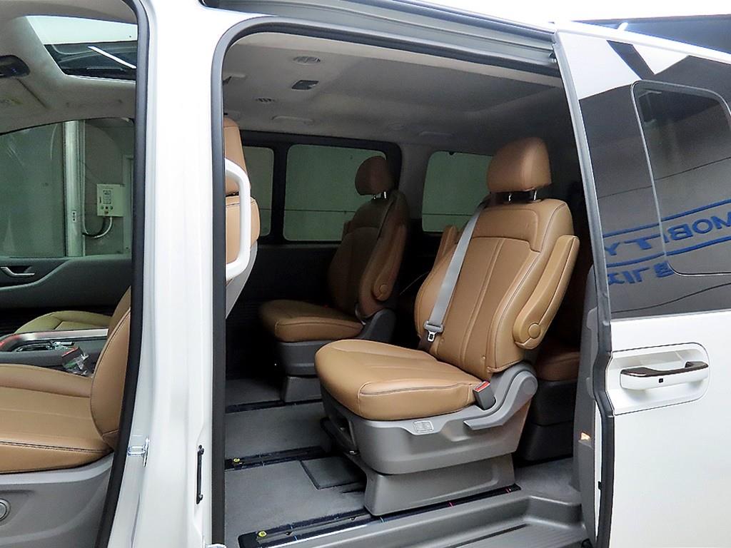 HYUNDAI Staria - Vista 6