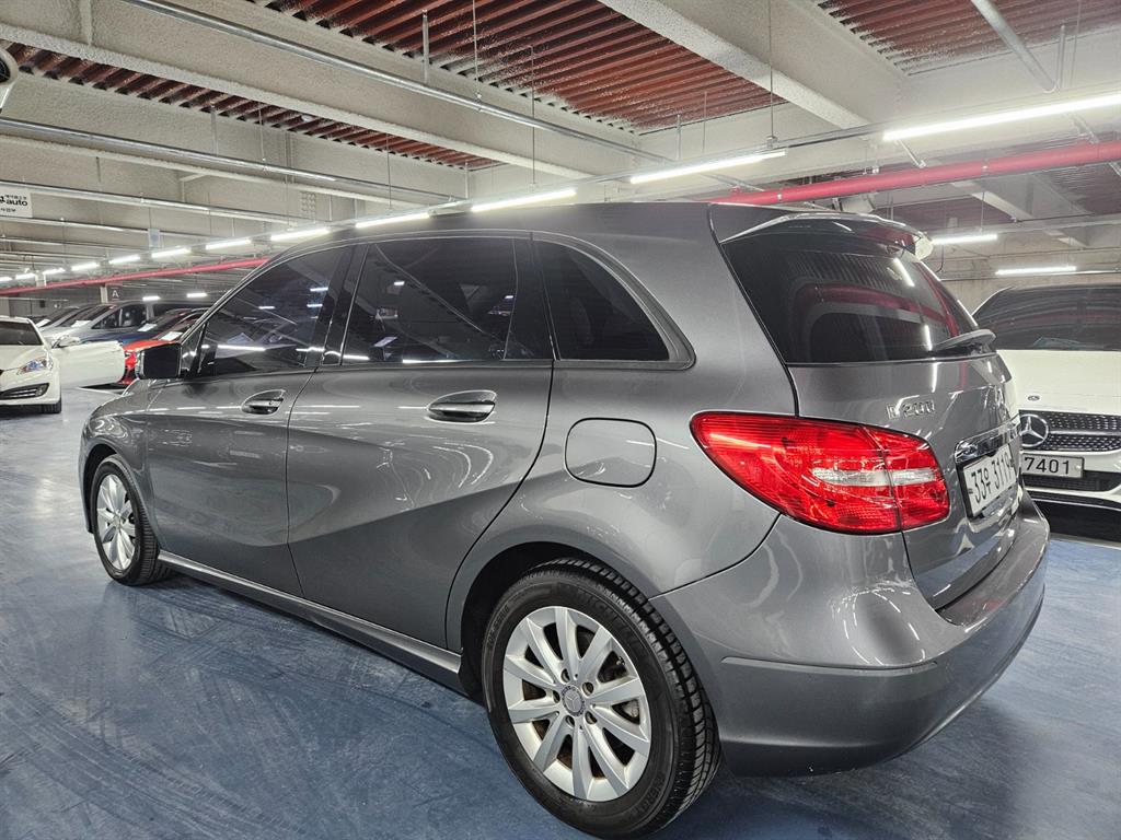 Mercedes Benz B Class (MY B) - Vista 6