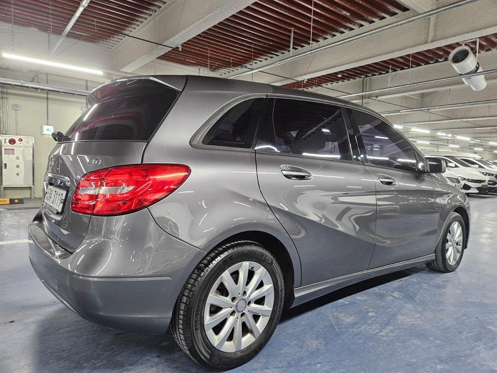 Mercedes Benz B Class (MY B) - Vista 4