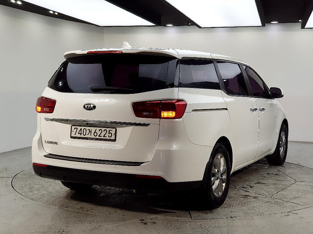 KIA Carnival - Vista 4