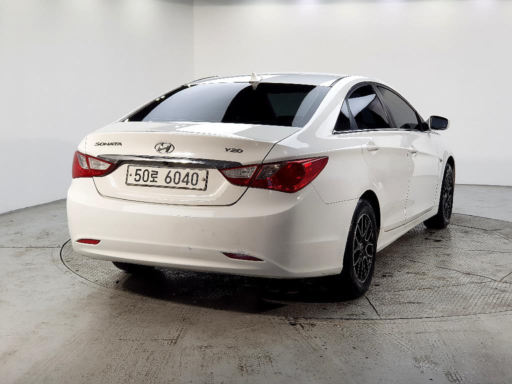 HYUNDAI Sonata - Vista 4