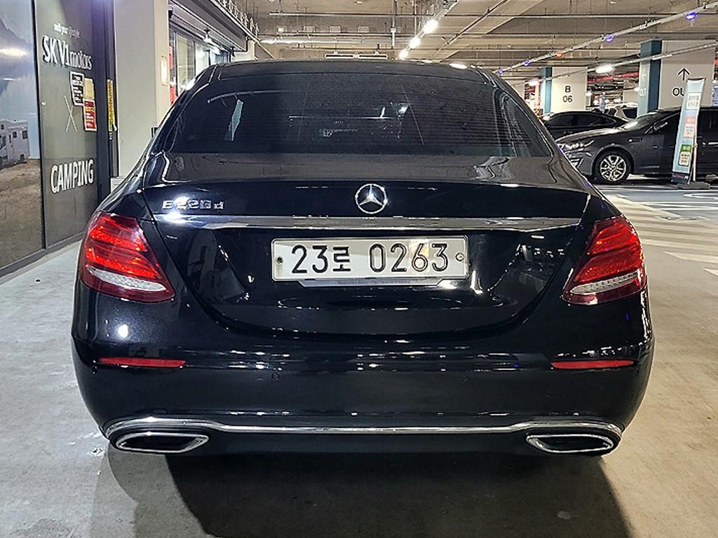 Mercedes Benz E class - Vista 5