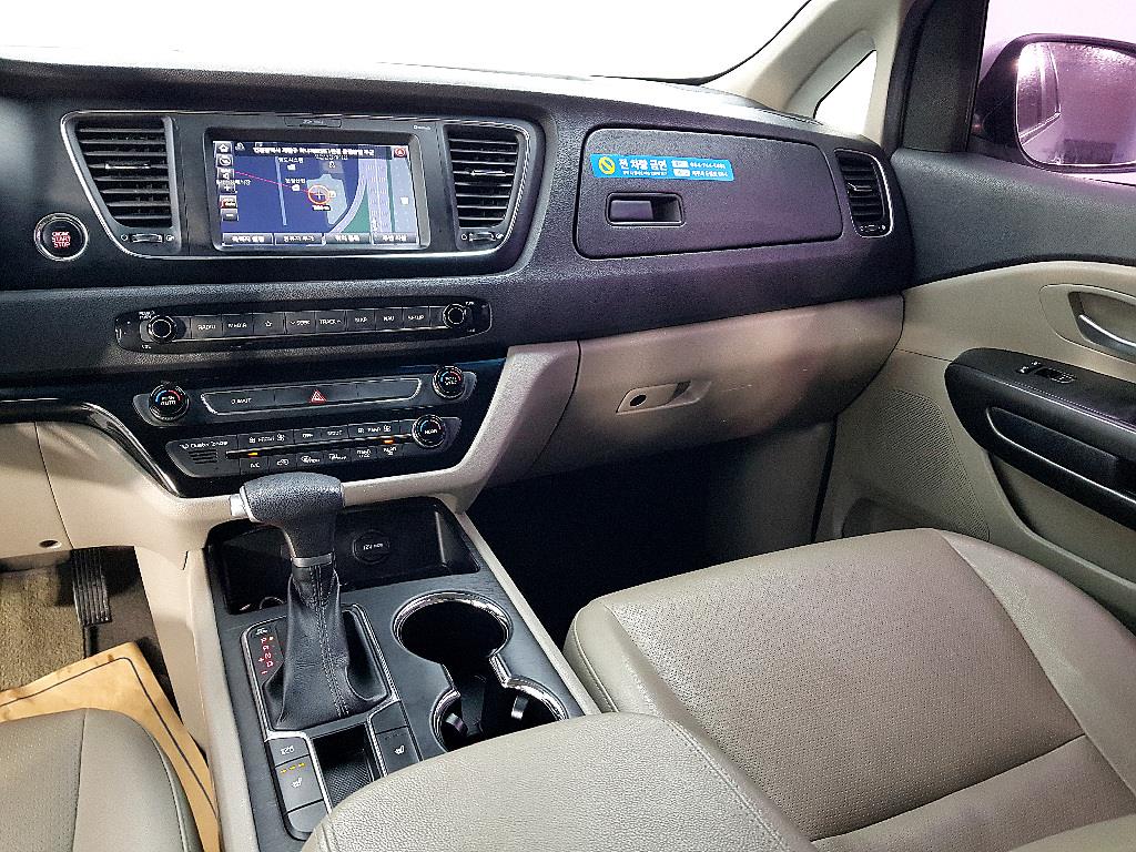 KIA Carnival - Vista 10