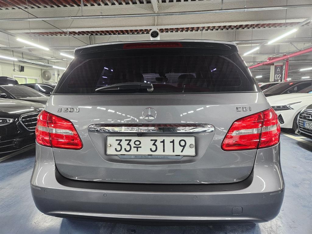 Mercedes Benz B Class (MY B) - Vista 5