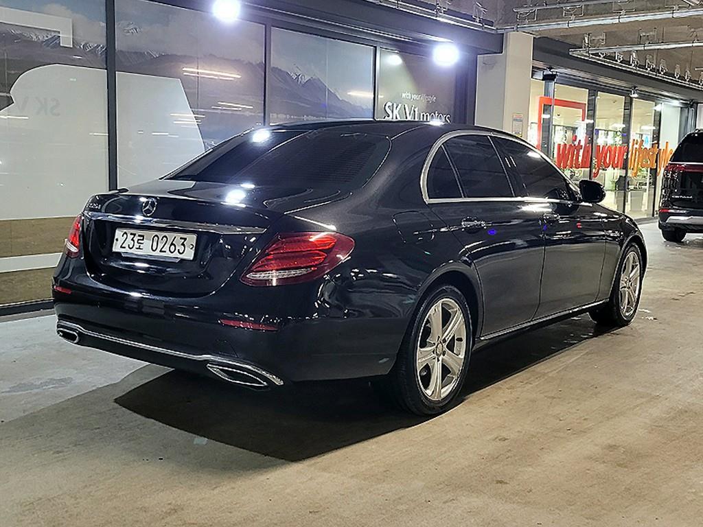 Mercedes Benz E class - Vista 4