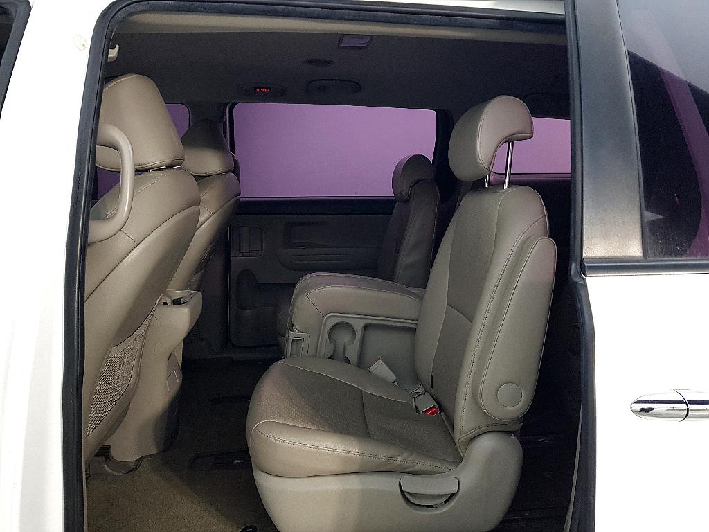 KIA Carnival - Vista 9