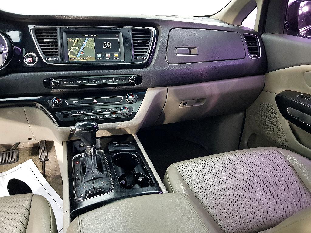 KIA Carnival - Vista 10