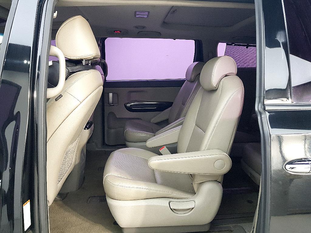 KIA Carnival - Vista 9