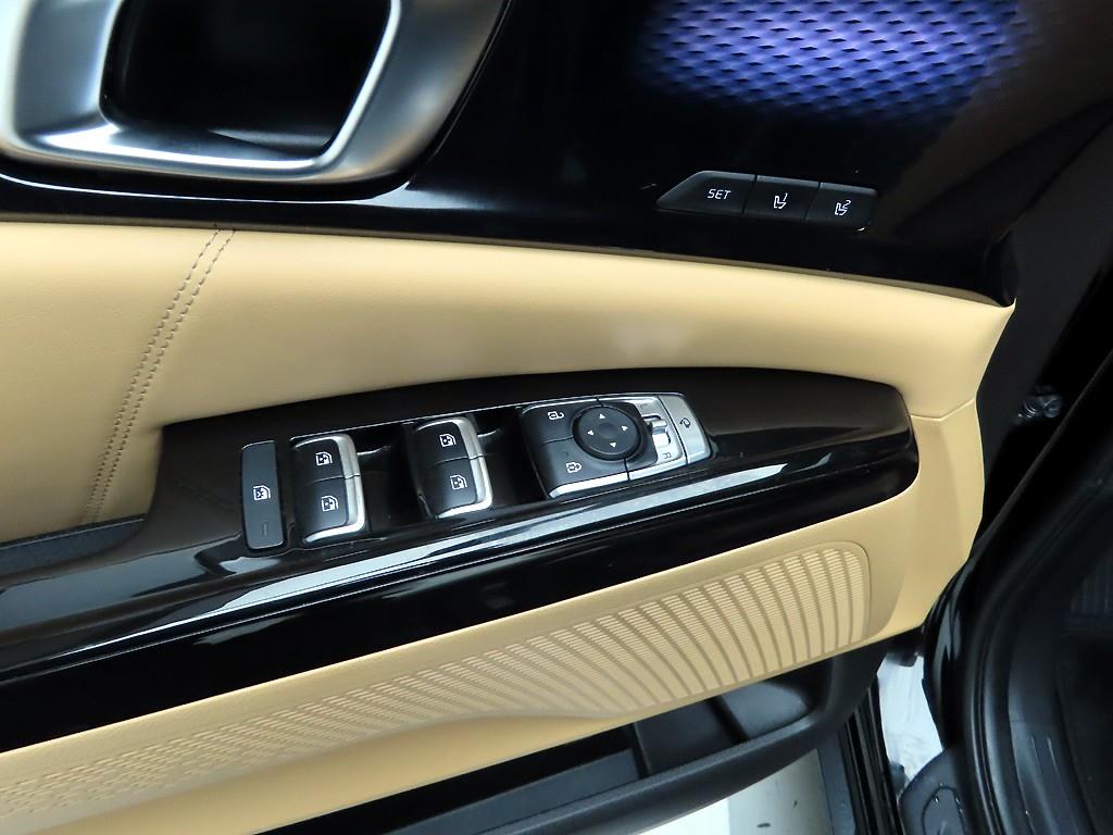 KIA Carnival - Vista 11