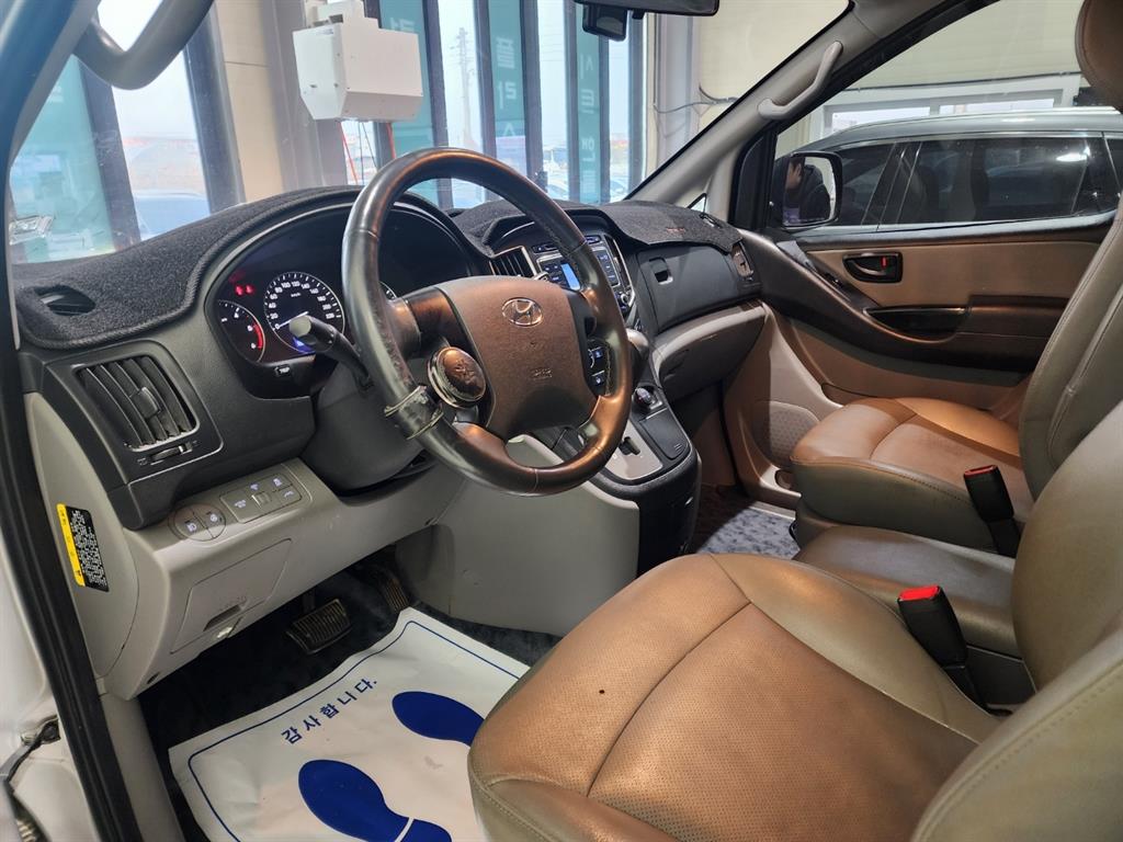 HYUNDAI Starex - Vista 7