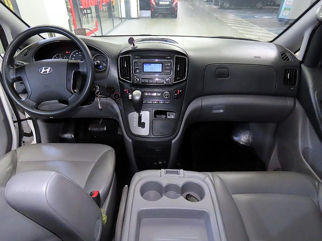 HYUNDAI Starex - Vista 10