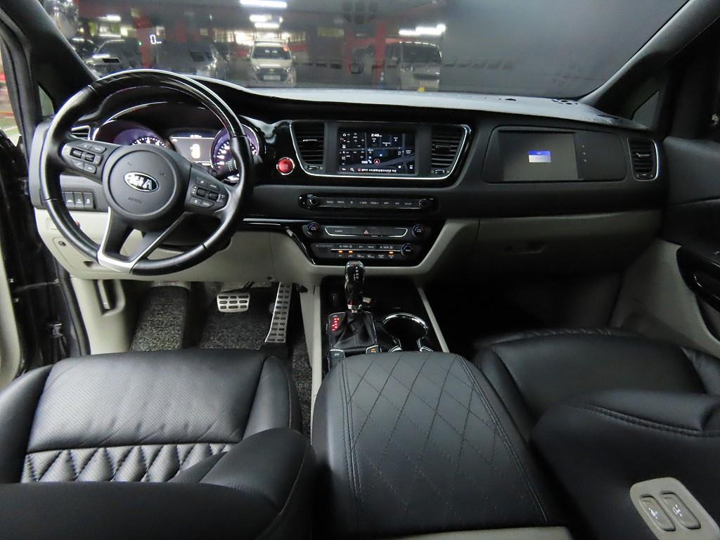 KIA Carnival - Vista 7