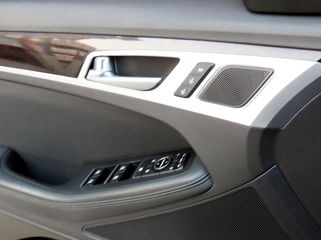 HYUNDAI Genesis - Vista 12