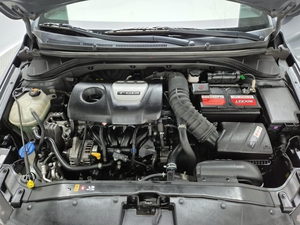 HYUNDAI Avante - Vista 5