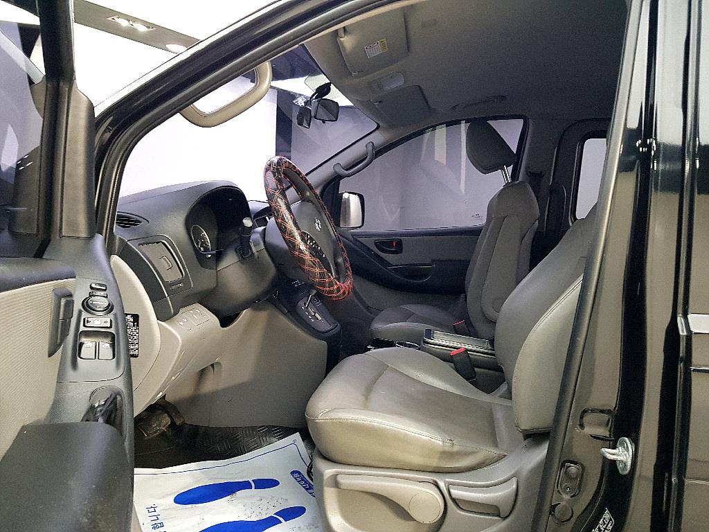 HYUNDAI Starex - Vista 8