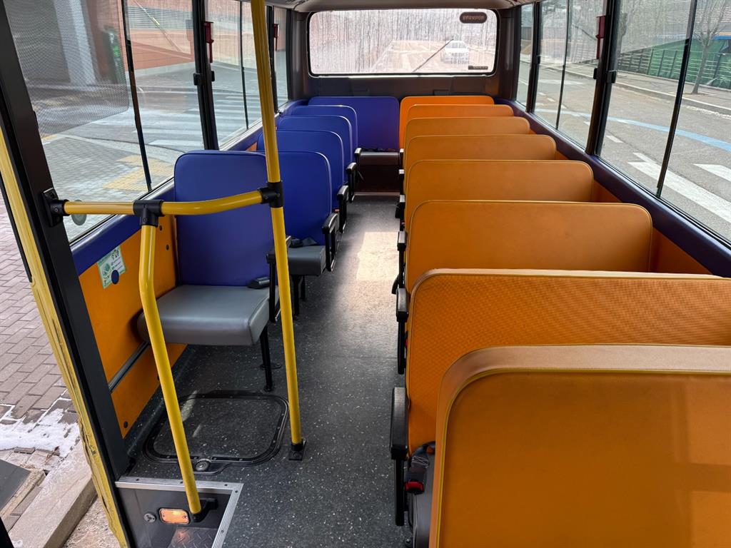 medium and large bus Hyundai bus - Vista 9