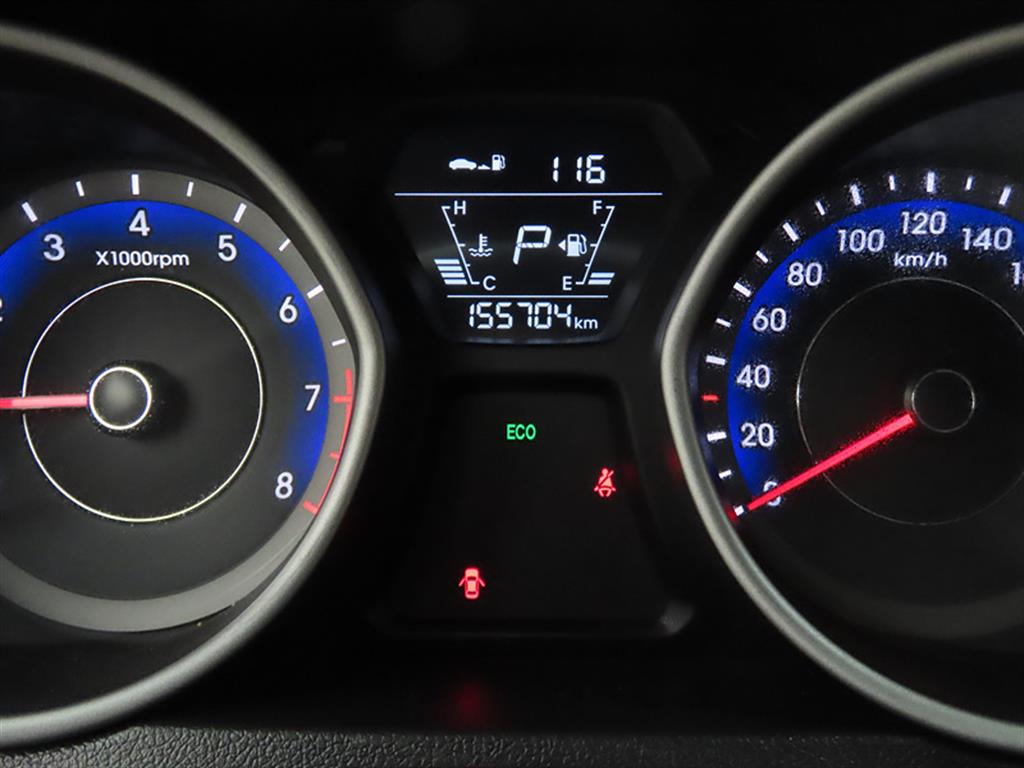 HYUNDAI Avante - Vista 9