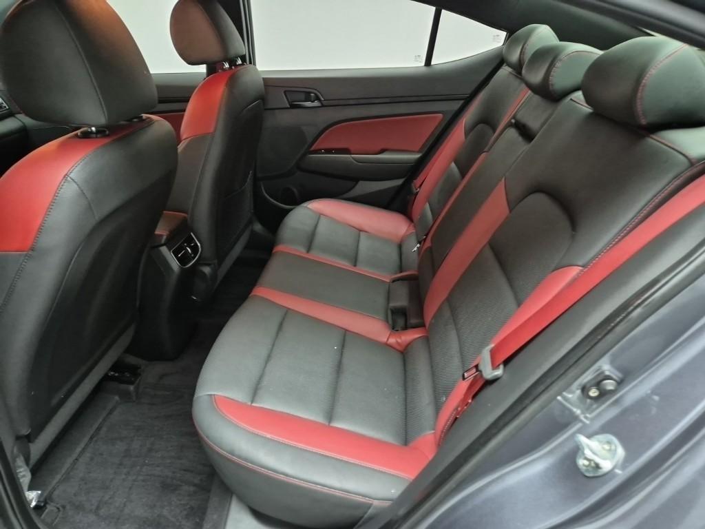 HYUNDAI Avante - Vista 12