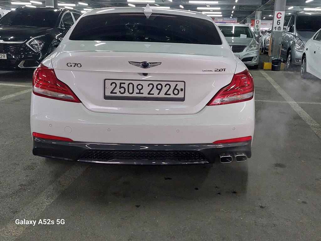 Genesis G70 - Vista 4