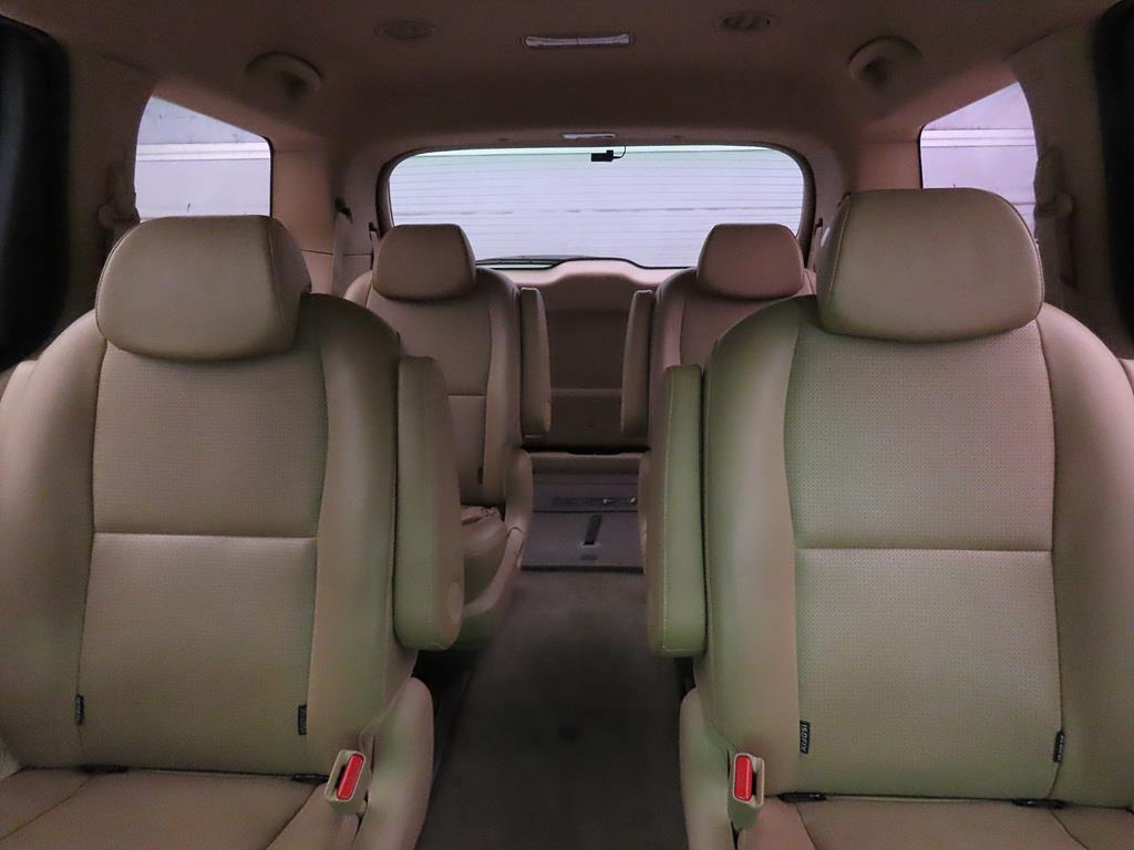 KIA Carnival - Vista 8