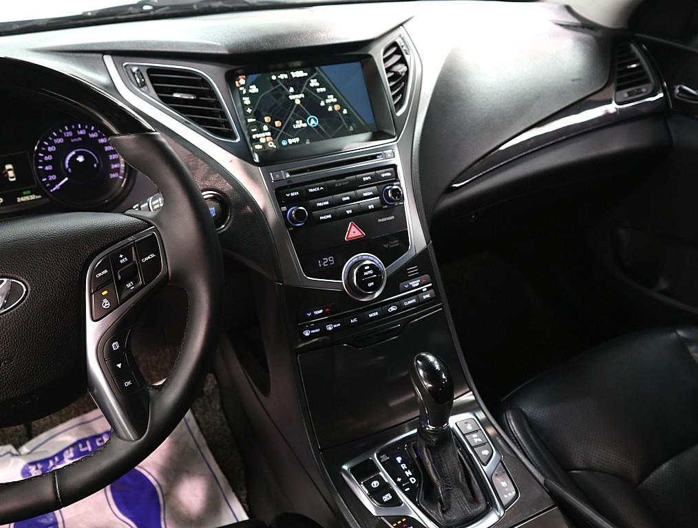 HYUNDAI Grandeur - Vista 11