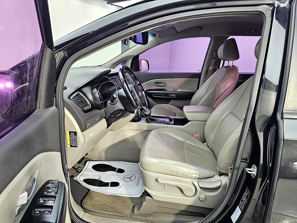 KIA Carnival - Vista 8