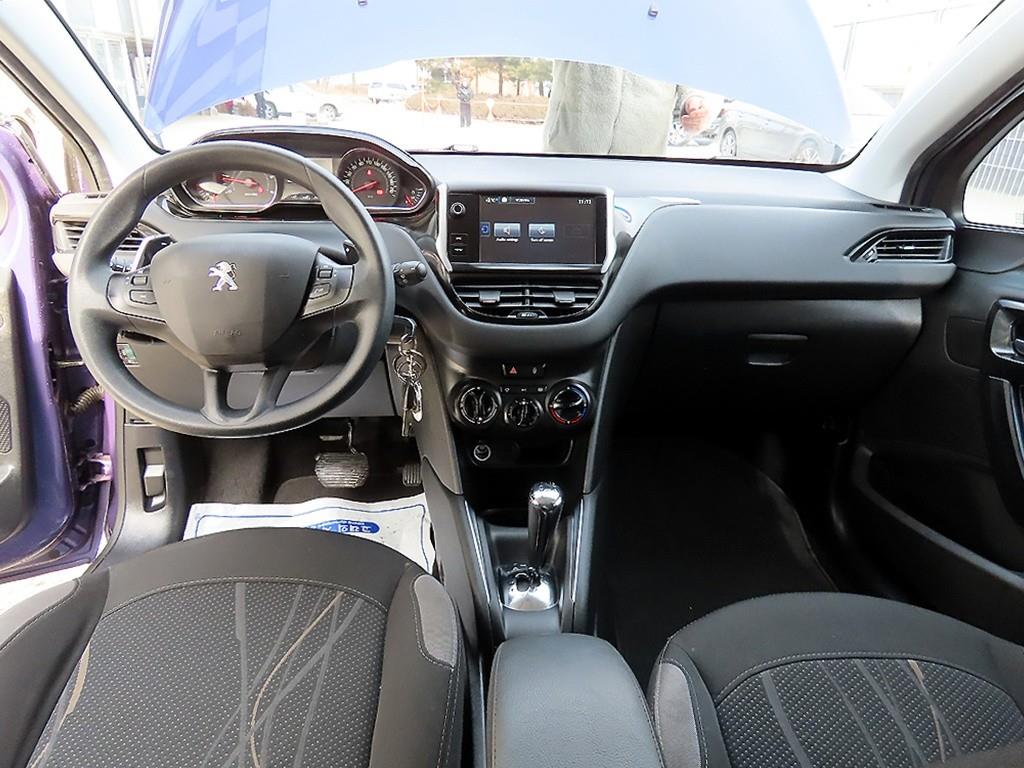 Peugeot 208 - Vista 7