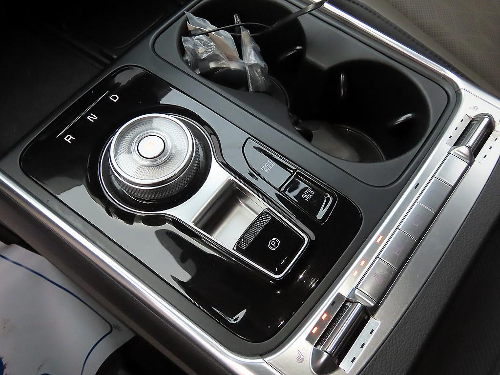 KIA Carnival - Vista 11