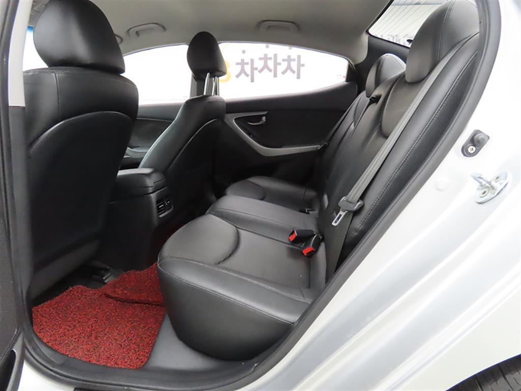 HYUNDAI Avante - Vista 6