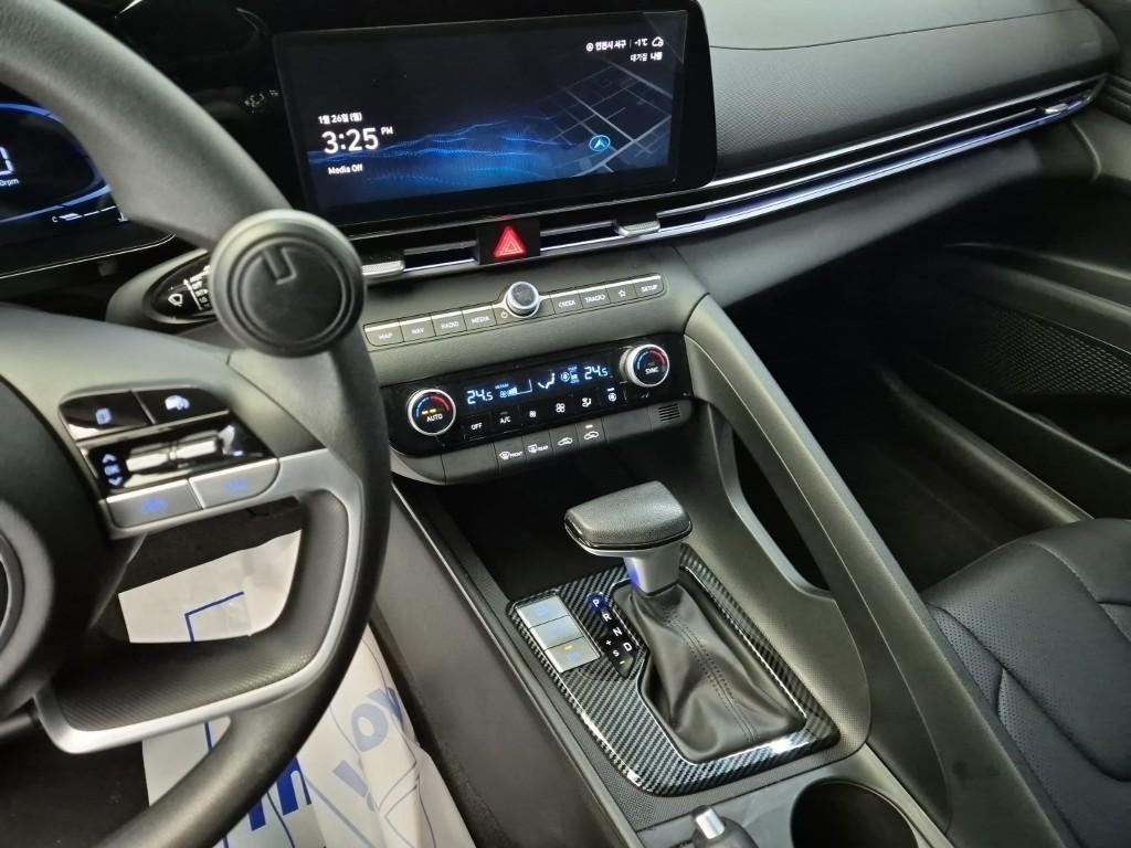 HYUNDAI Avante - Vista 10