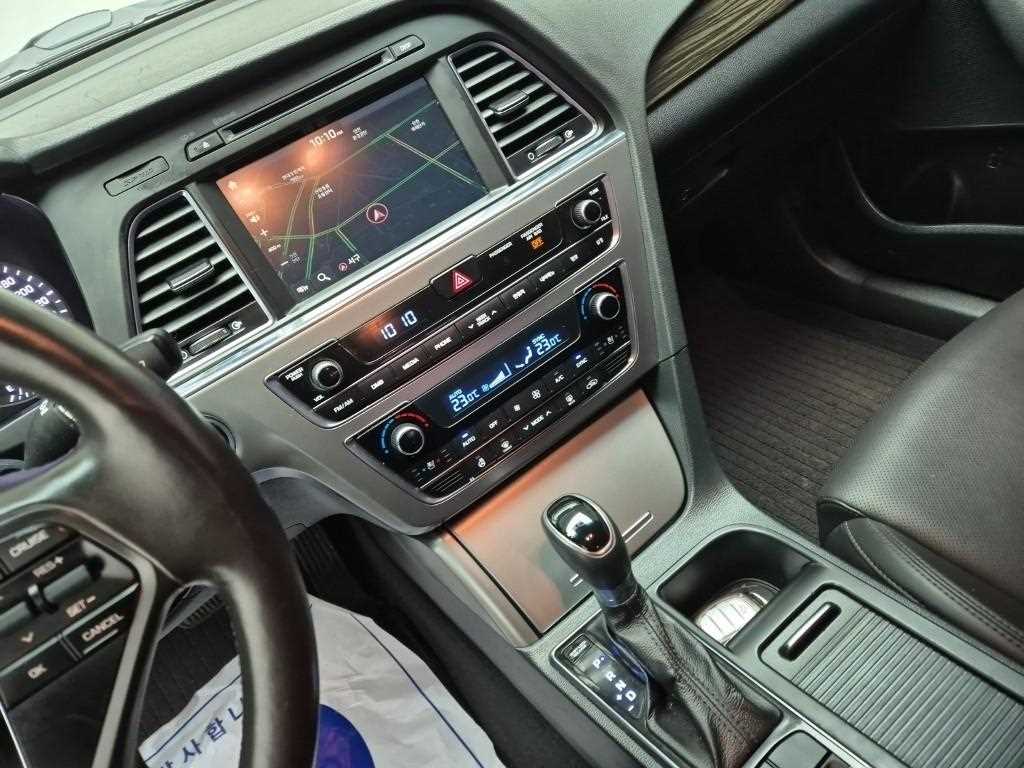 HYUNDAI Sonata - Vista 10