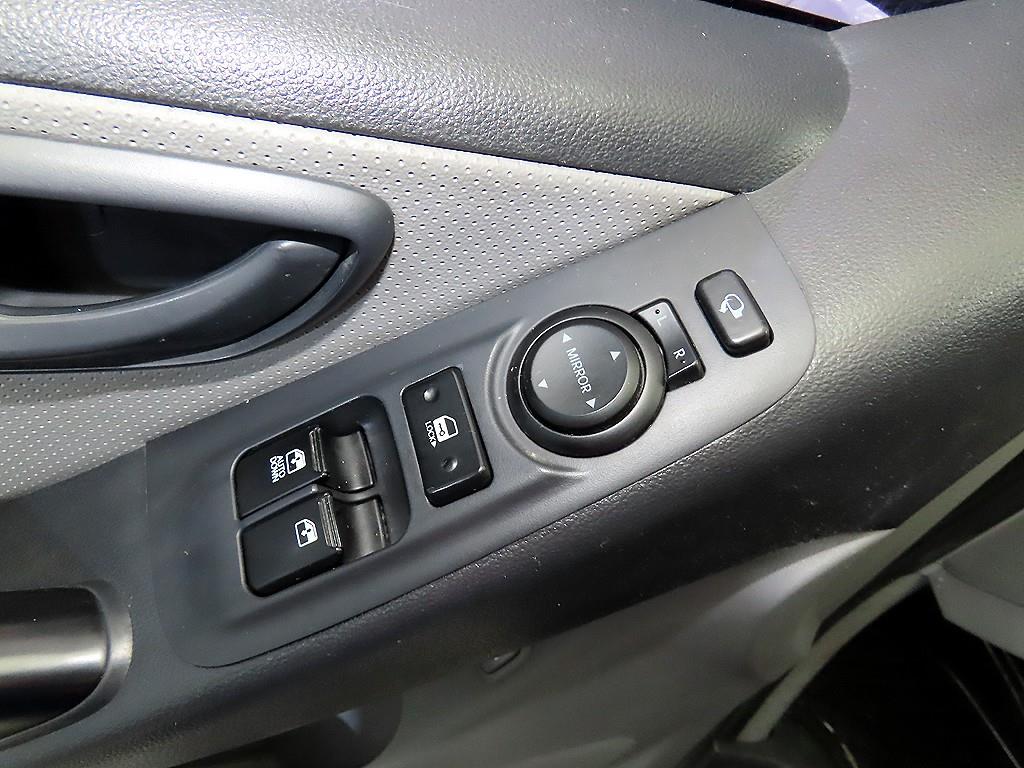 HYUNDAI Starex - Vista 12