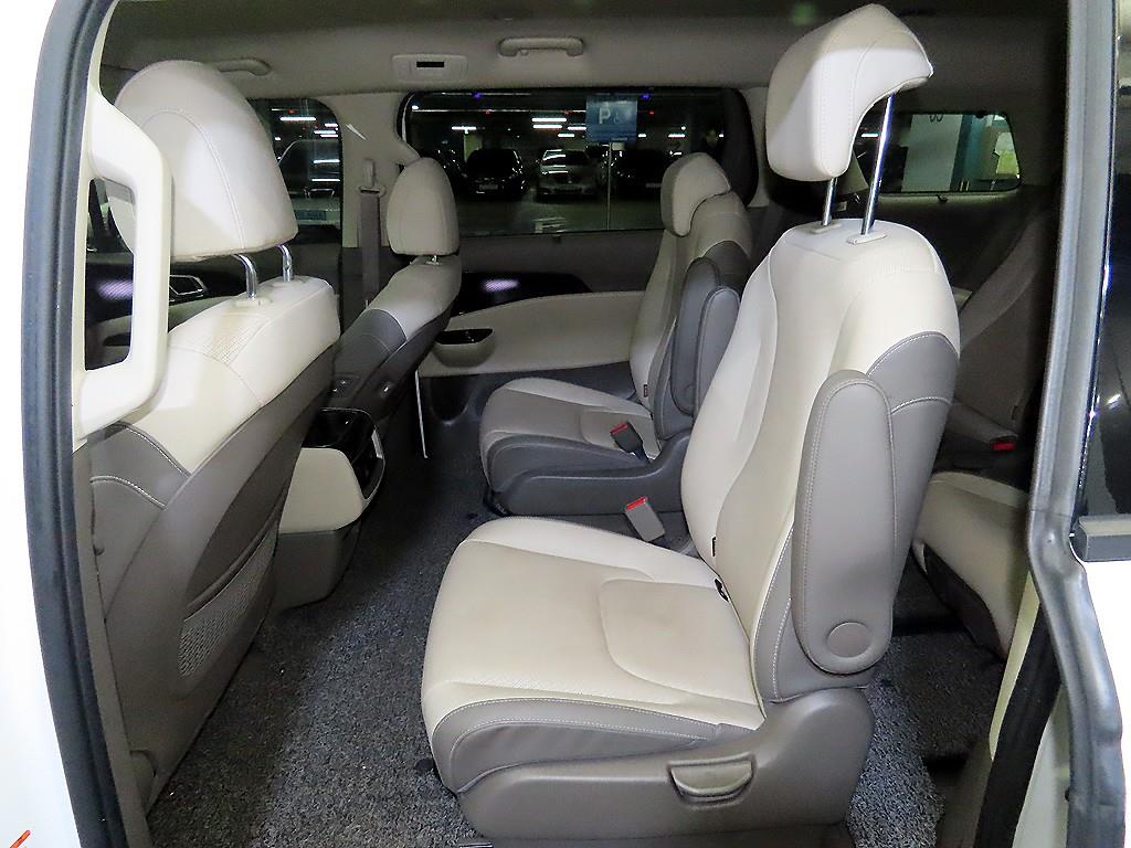 KIA Carnival - Vista 7