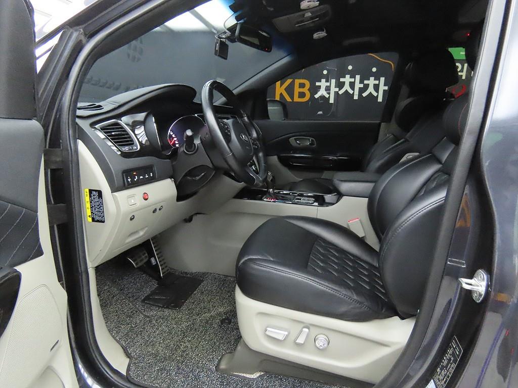 KIA Carnival - Vista 5