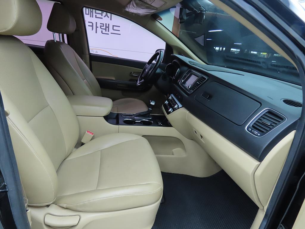 KIA Carnival - Vista 7