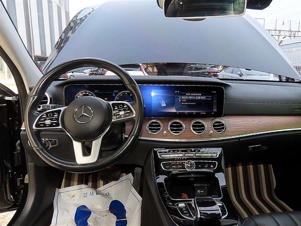 Mercedes Benz E class - Vista 7