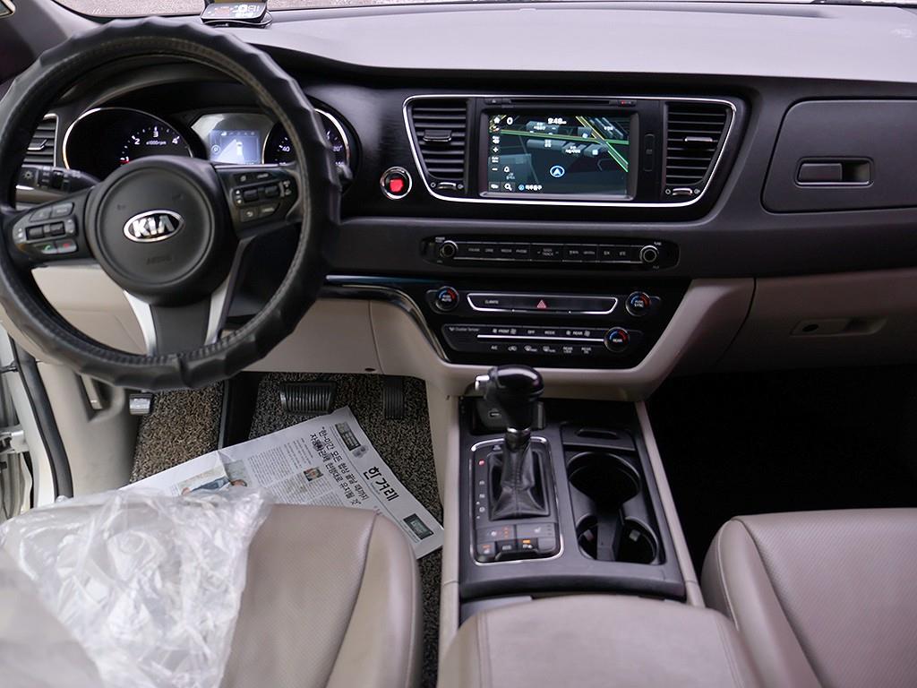 KIA Carnival - Vista 9