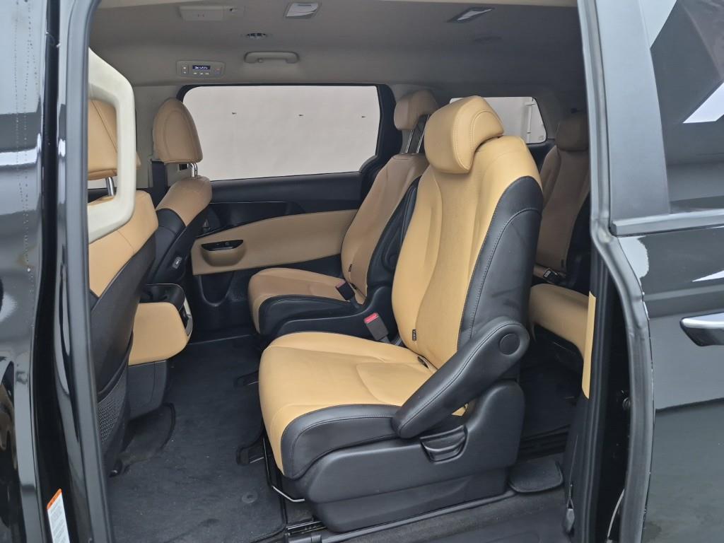 KIA Carnival - Vista 12