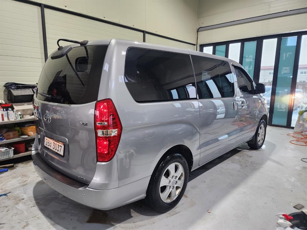 HYUNDAI Starex - Vista 9