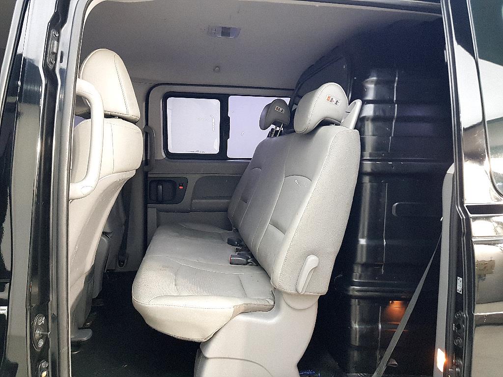 HYUNDAI Starex - Vista 9